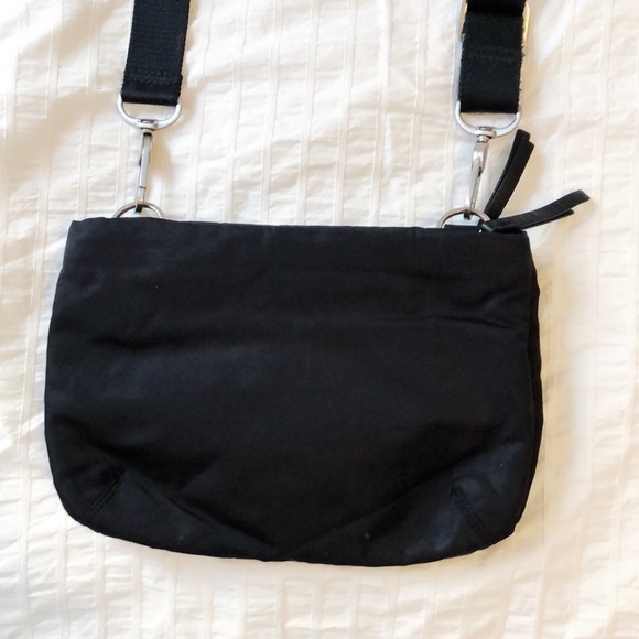 Lululemon Hip To Be Free Crossbody Bag Black - Picture 8 of 15